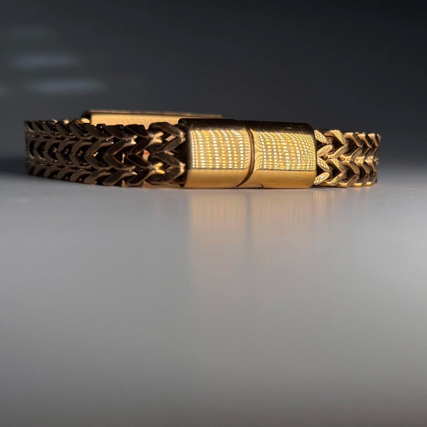 🔶 Charming Design Premium-grade Quality Golden Color Bracelet For Men