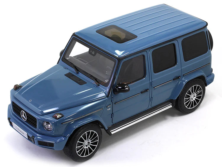 Luxury G-Wagon Scale Model – 1:18 Diecast Collectible Car with LED Lights & Opening Doors