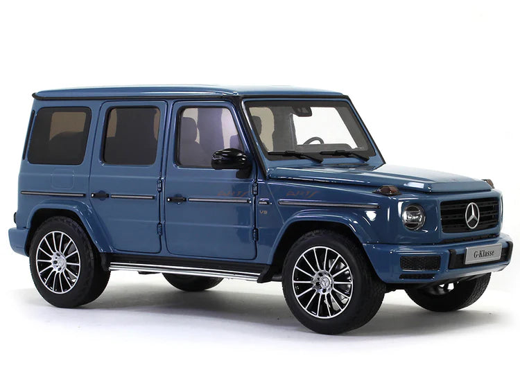 Luxury G-Wagon Scale Model – 1:18 Diecast Collectible Car with LED Lights & Opening Doors