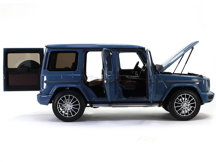 Luxury G-Wagon Scale Model – 1:18 Diecast Collectible Car with LED Lights & Opening Doors