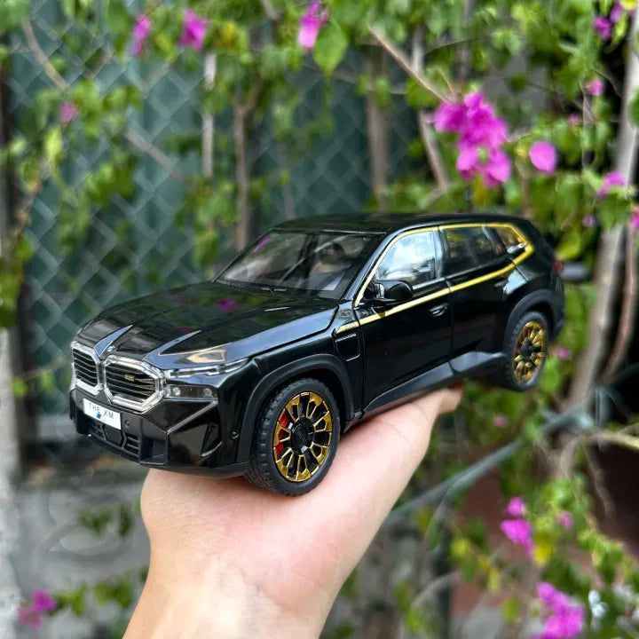 BMW XM Scale Model – 1:18 Diecast Collectible Car with Realistic Detailing & Premium Finish