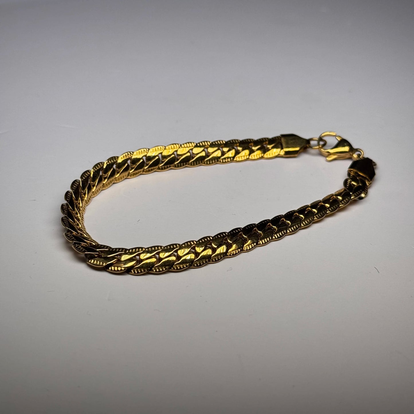 Premium Alloy Bracelet for Men – Stylish, Durable & Lightweight Wrist Accessory for Daily Wear