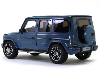 Luxury G-Wagon Scale Model – 1:18 Diecast Collectible Car with LED Lights & Opening Doors