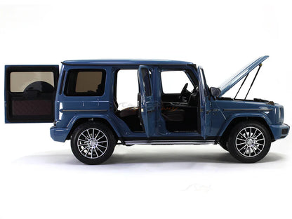 Luxury G-Wagon Scale Model – 1:18 Diecast Collectible Car with LED Lights & Opening Doors